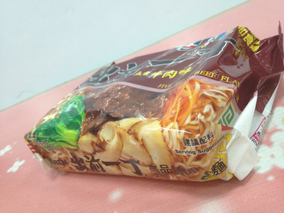 【原装进口 香港日清 出前一丁五香牛肉味方便面即食面100g】价格,厂家,图片,其他方便食品,深圳市龙华新区观澜亲民华侨便利店-